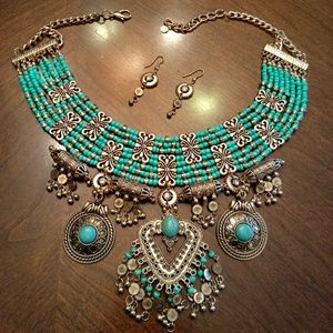 Oversized necklace